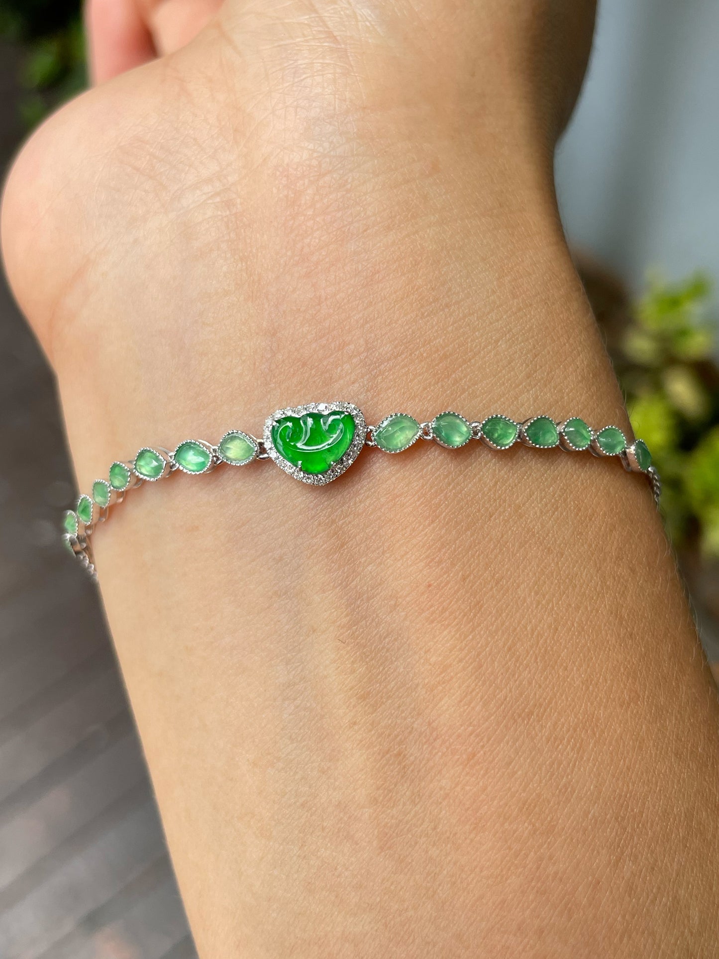 Green Jadeite Bracelet - Ruyi (NJBA167)