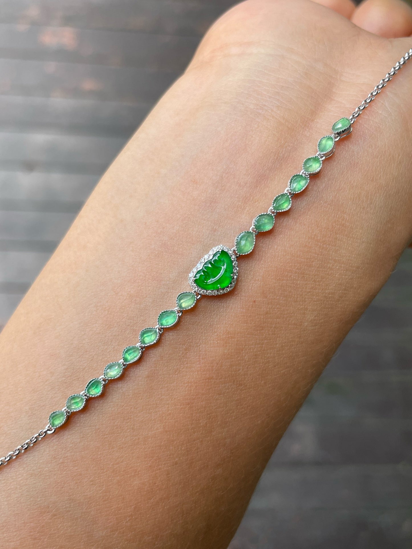 Green Jadeite Bracelet - Ruyi (NJBA167)