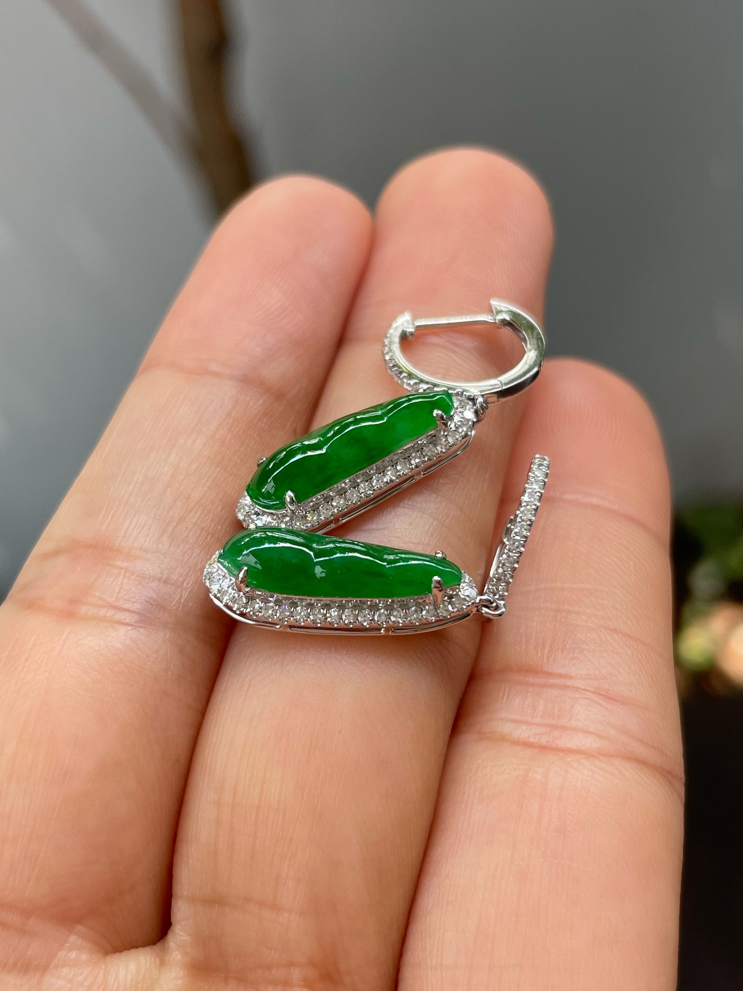 Green Jade Earrings - Peapod Carvings (NJE100)