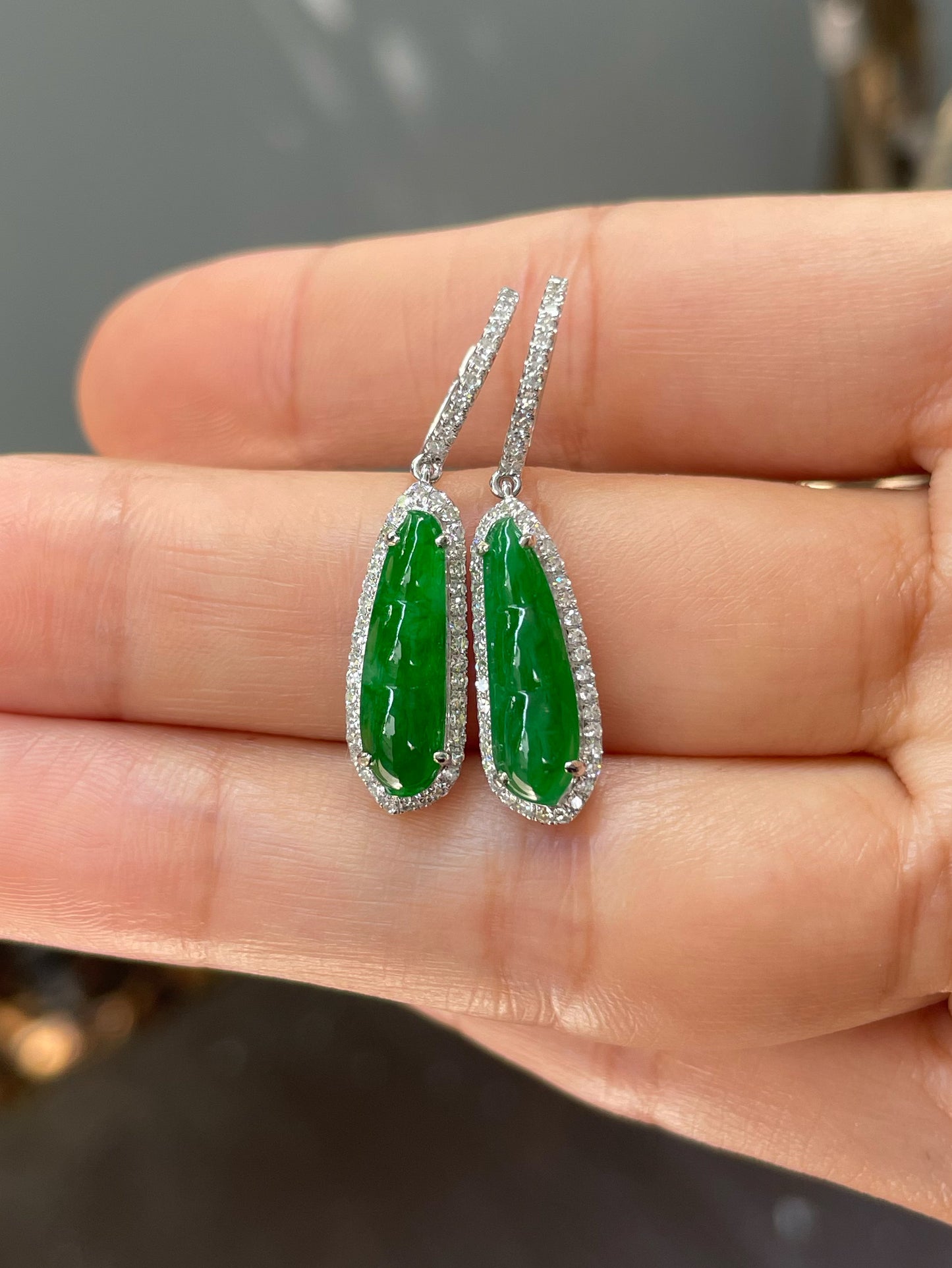 Green Jade Earrings - Peapod Carvings (NJE100)