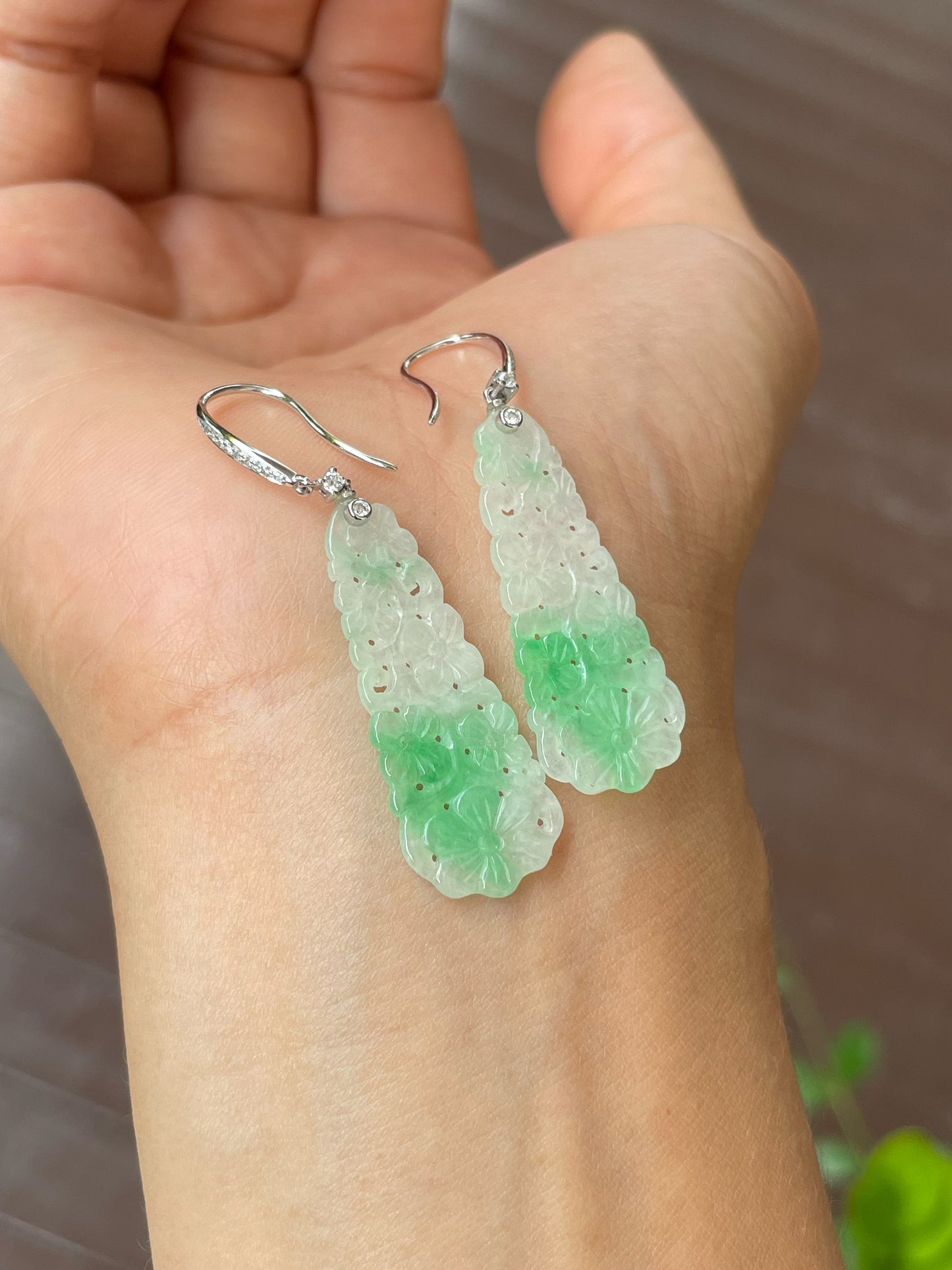 Green Jadeite Carved Earrings (NJE164)