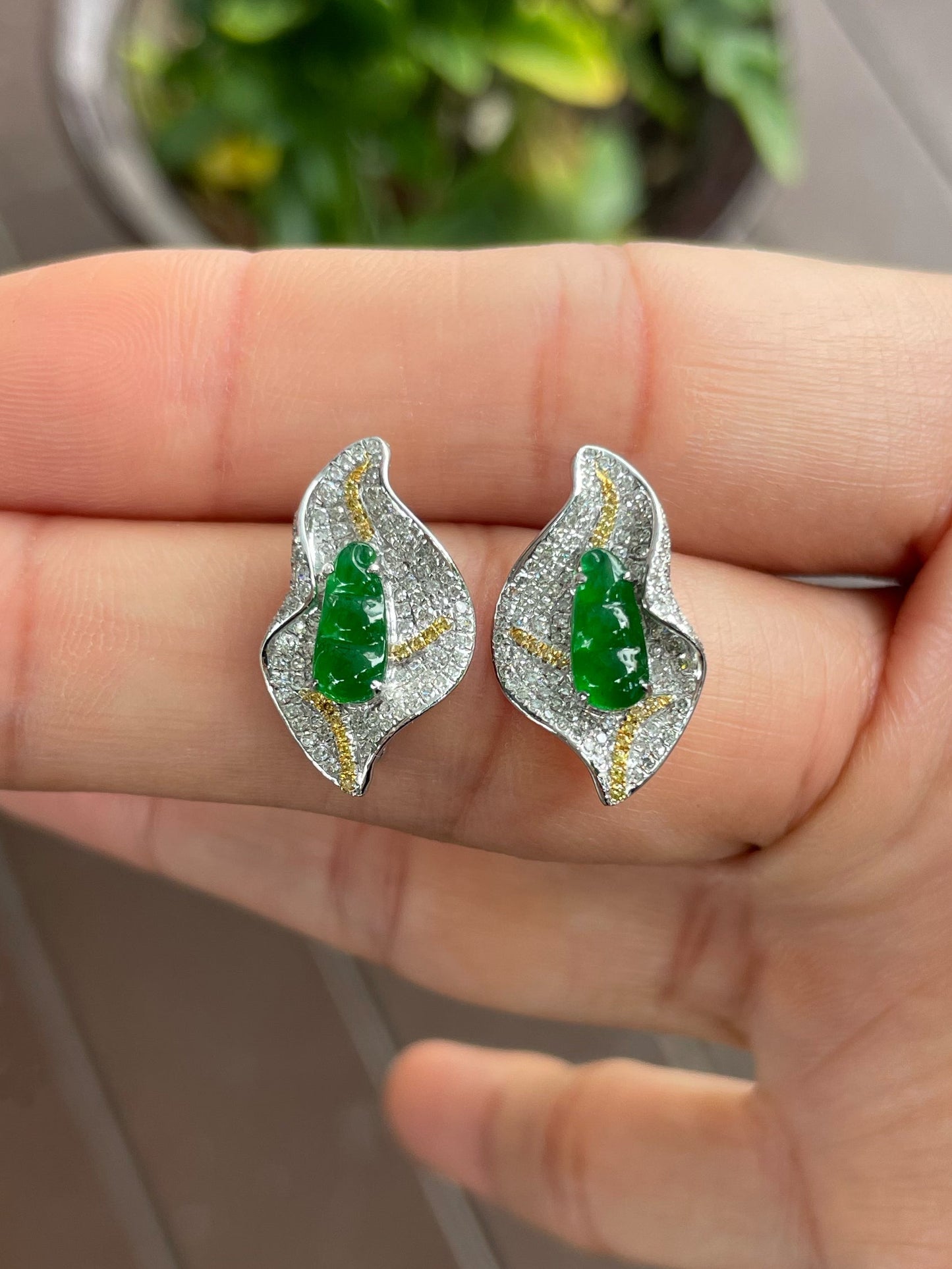 Green Jade Earrings - Peapod Carvings (NJE186)