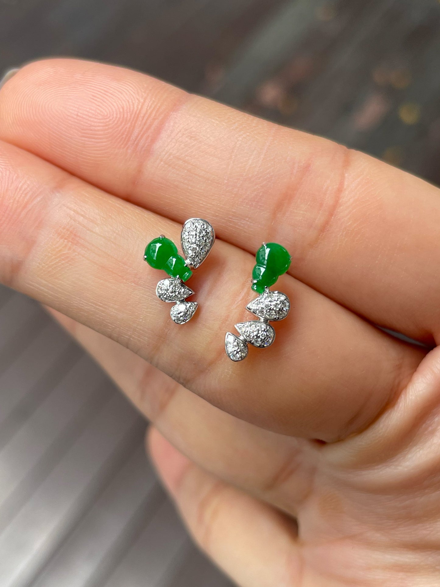 Green Jadeite Earrings - Hu Lu (NJE216)