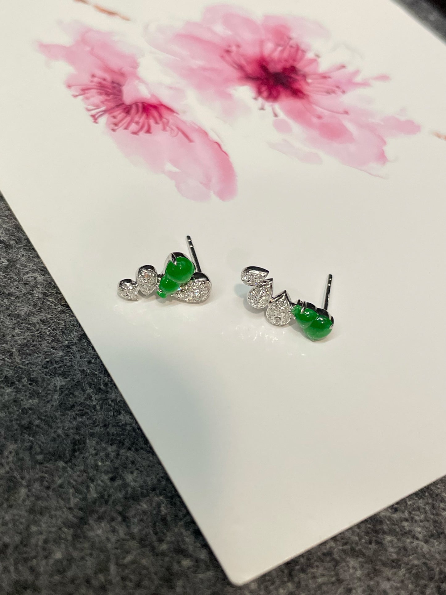 Green Jadeite Earrings - Hu Lu (NJE216)