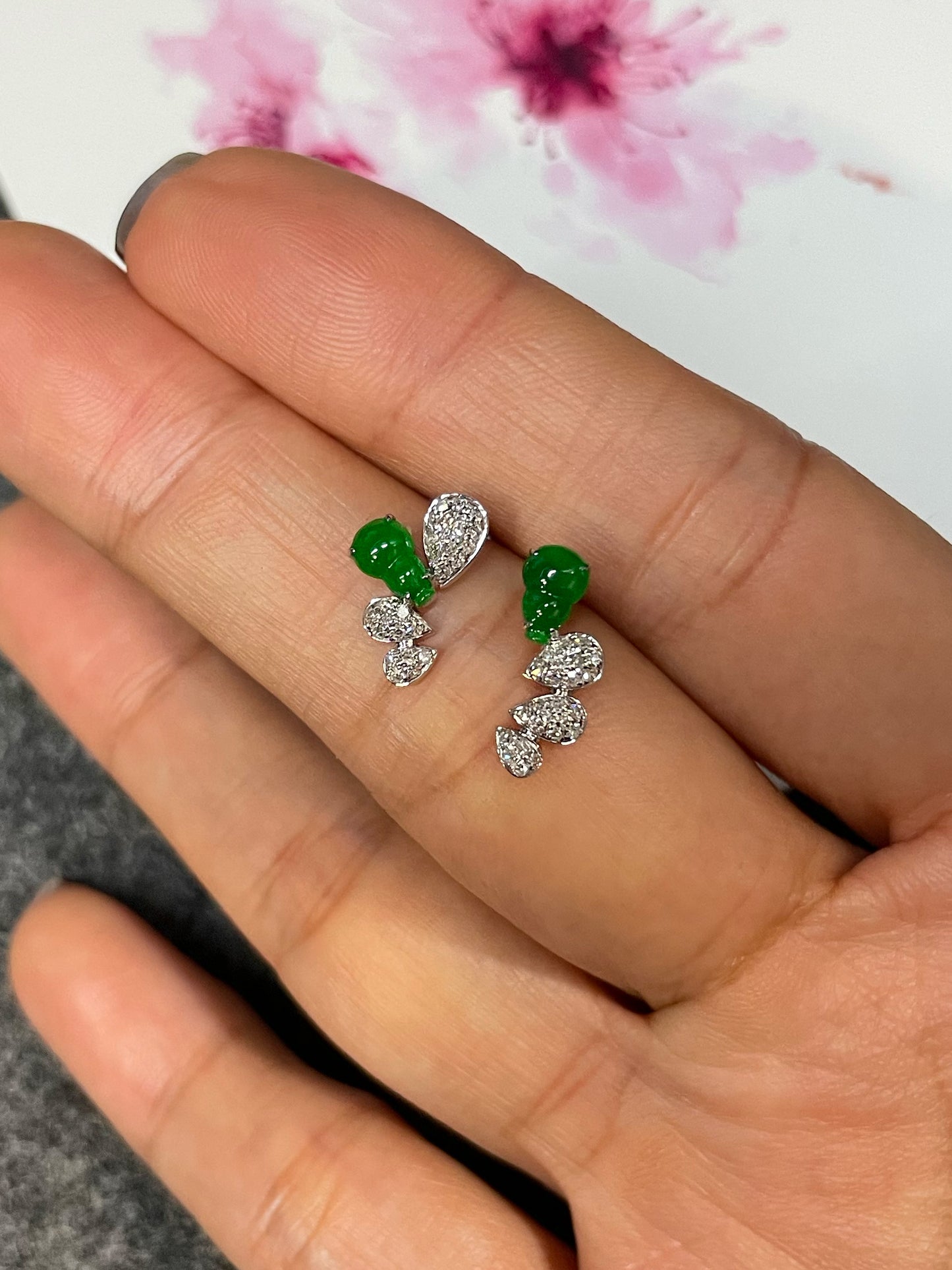 Green Jadeite Earrings - Hu Lu (NJE216)