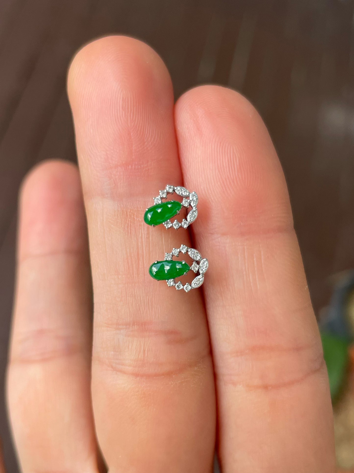 Green Jade Earrings - Peapod Carvings (NJE233)