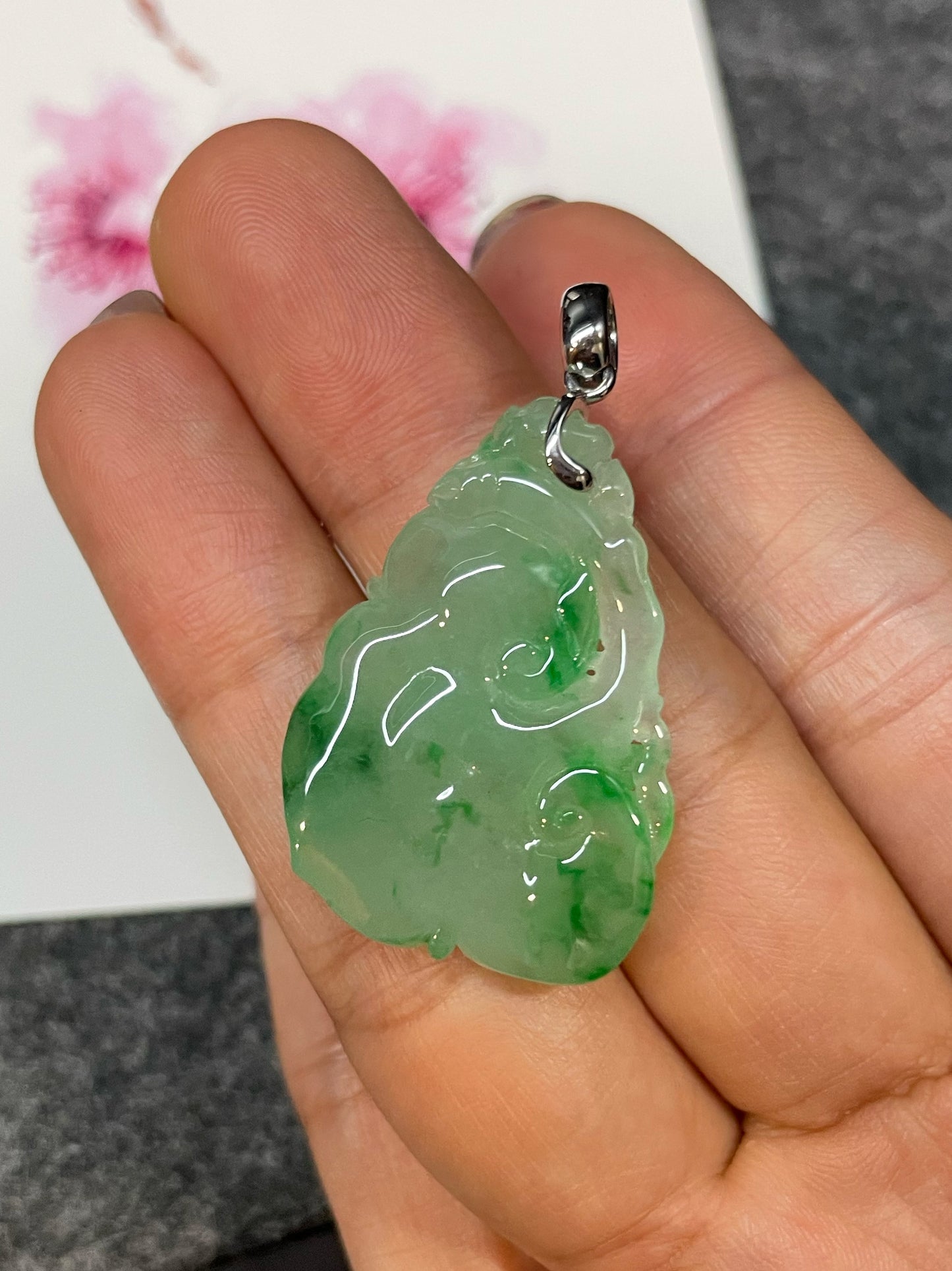 Green Jade Pendant - Ruyi Carving (NJP019)