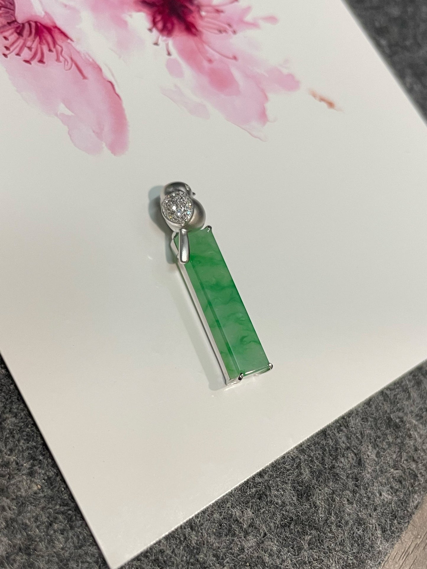 Green Jadeite Pendant (NJP065)