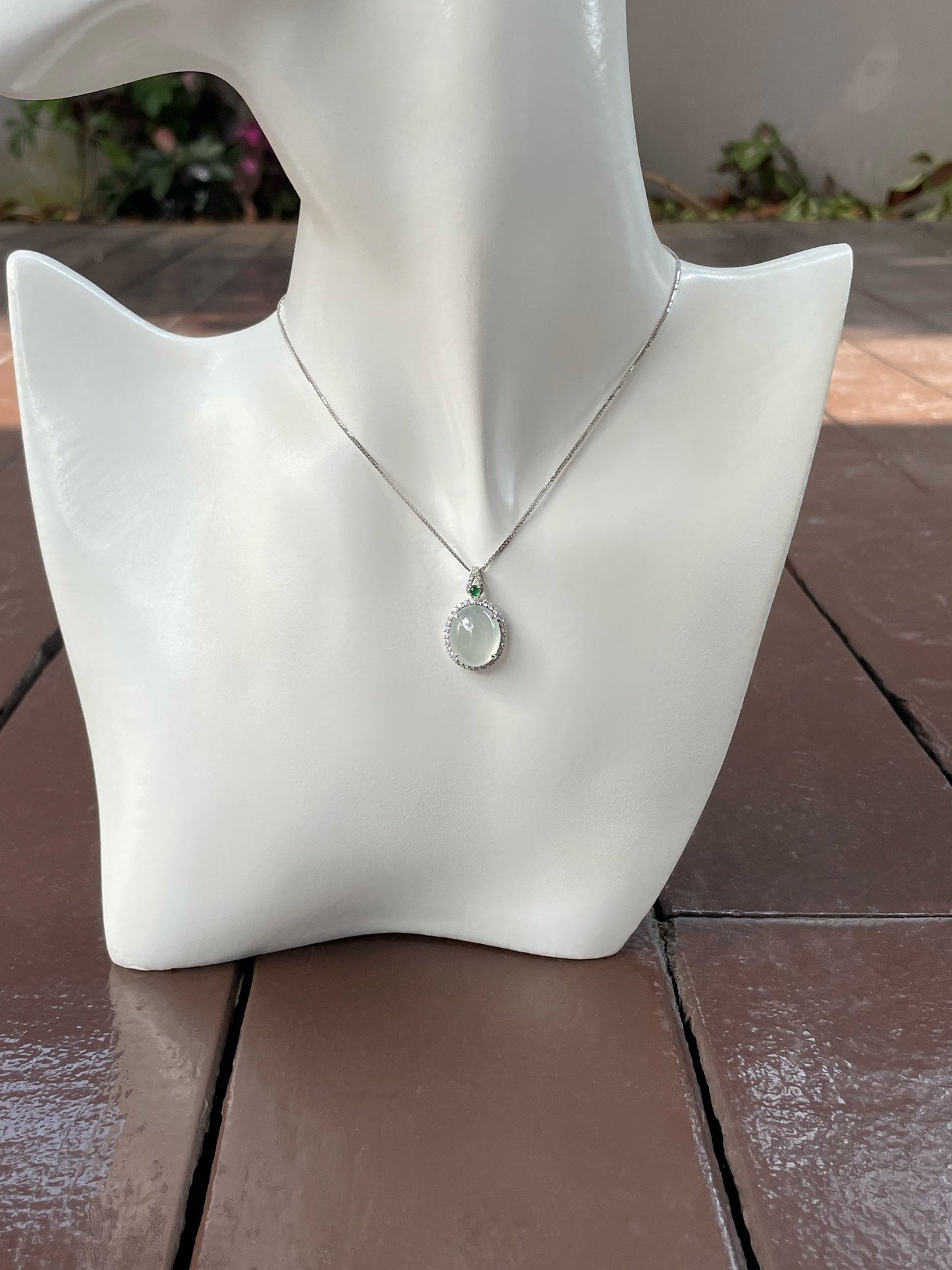 Glassy Jade Cabochon Pendant (NJP071)