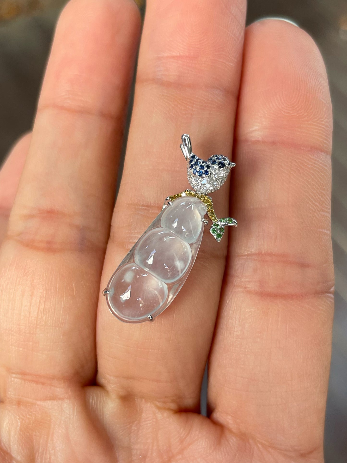 Glassy Jadeite Pendant - Peapod (NJP089)