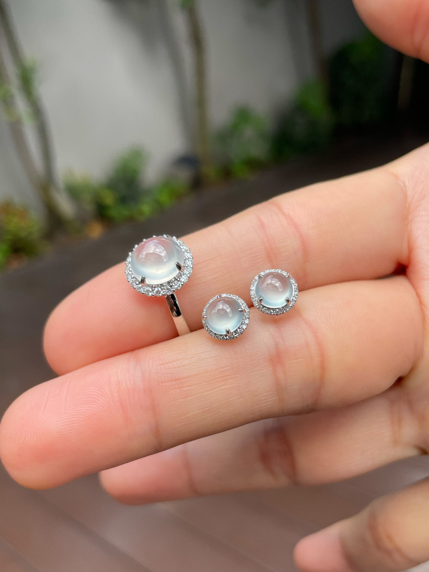 Glassy Jade Cabochon Ring (NJR173)