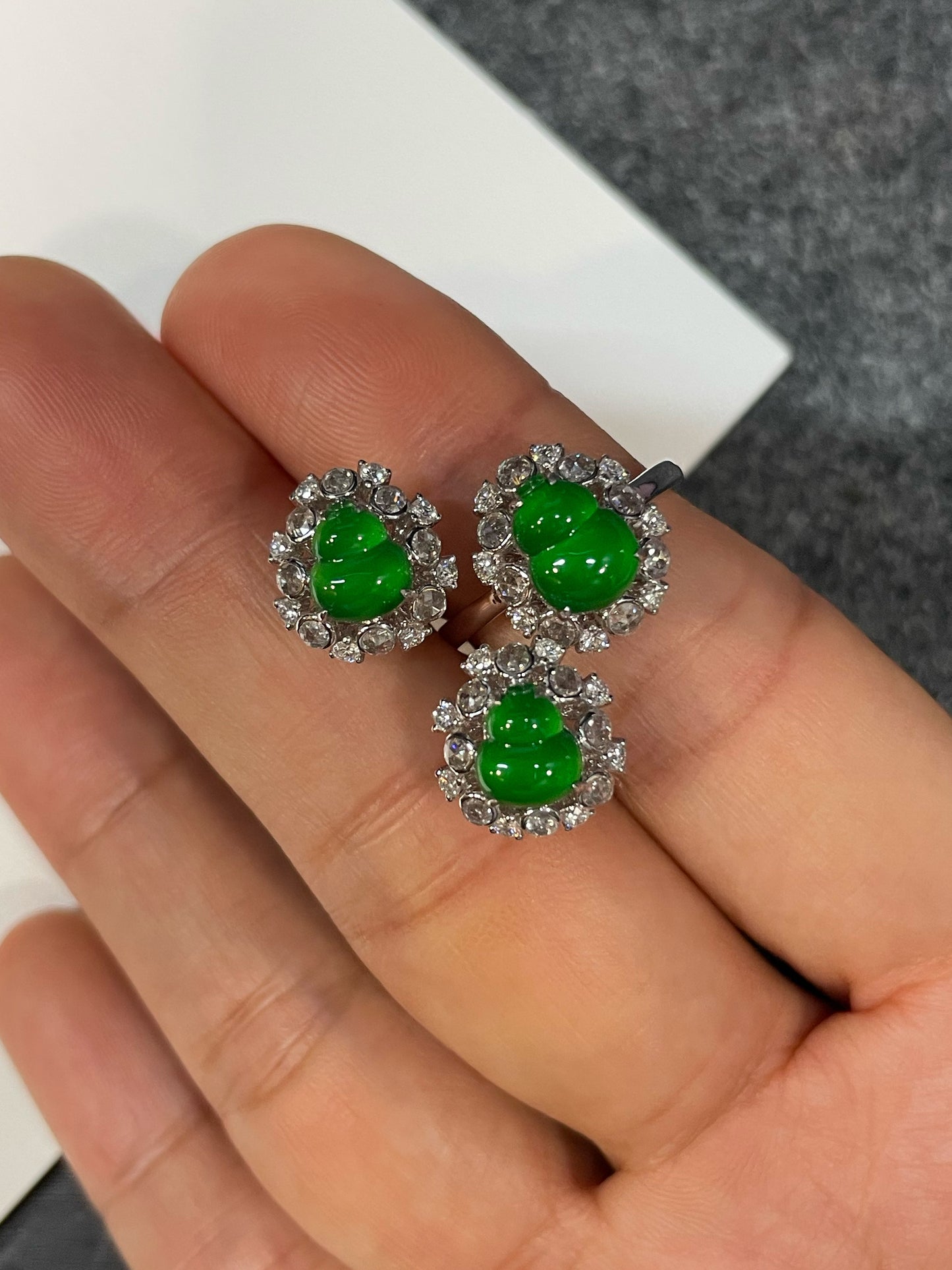 Green Jadeite Hu Lu Set - Ring & Earrings (NJS016)