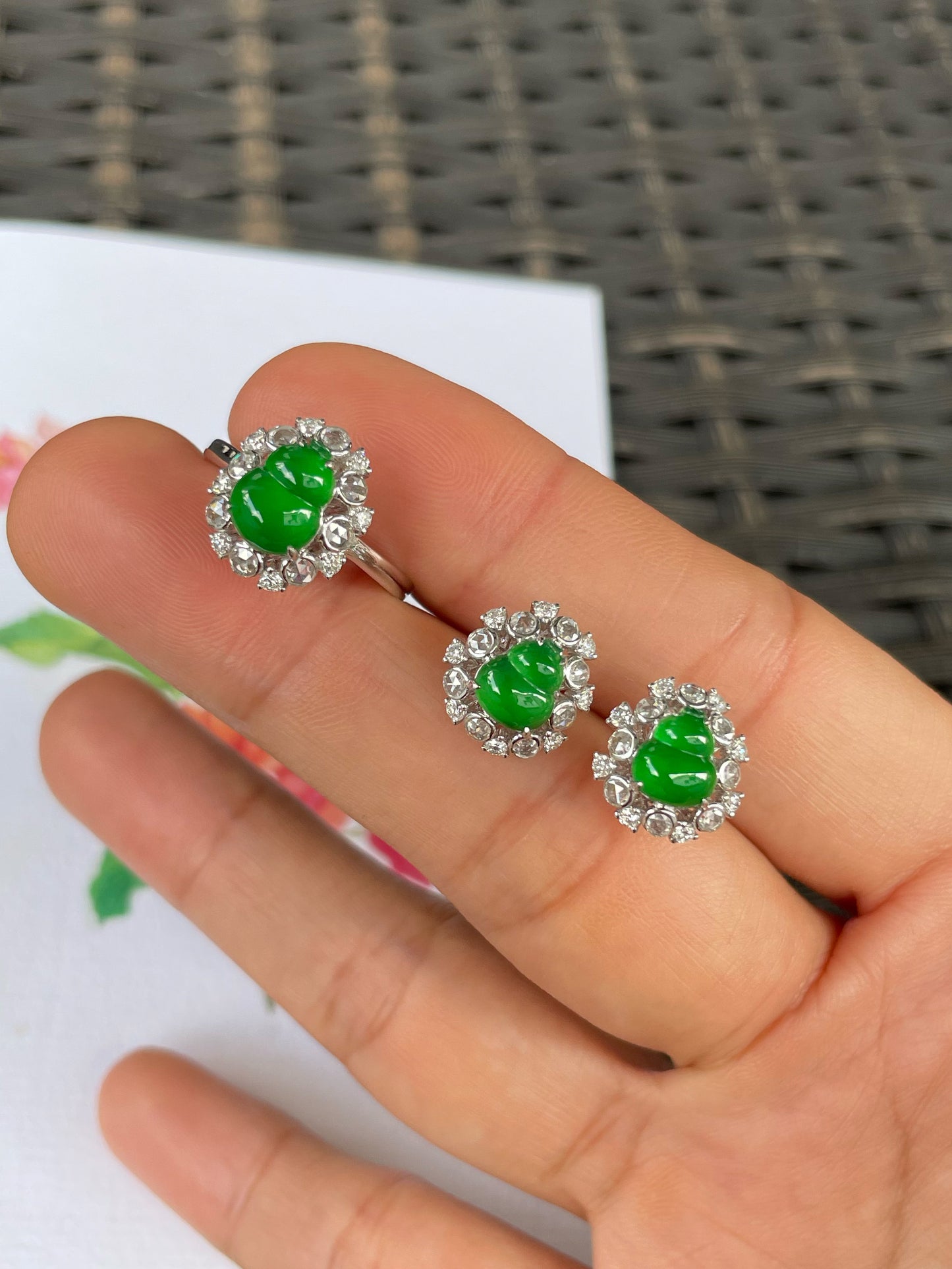 Green Jadeite Hu Lu Set - Ring & Earrings (NJS016)