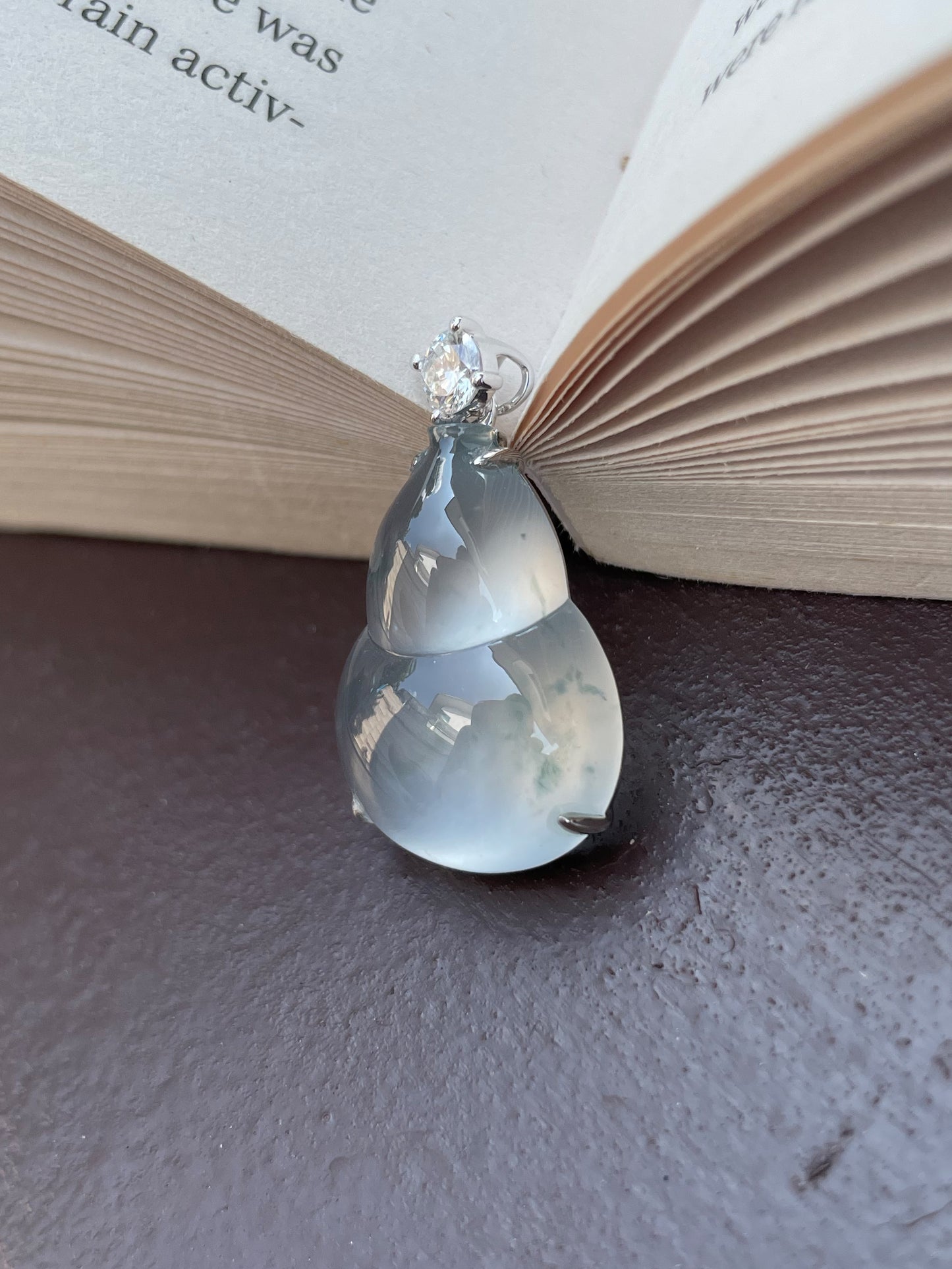 Glassy Jadeite Pendant - Hu Lu 葫芦 (NJP011)