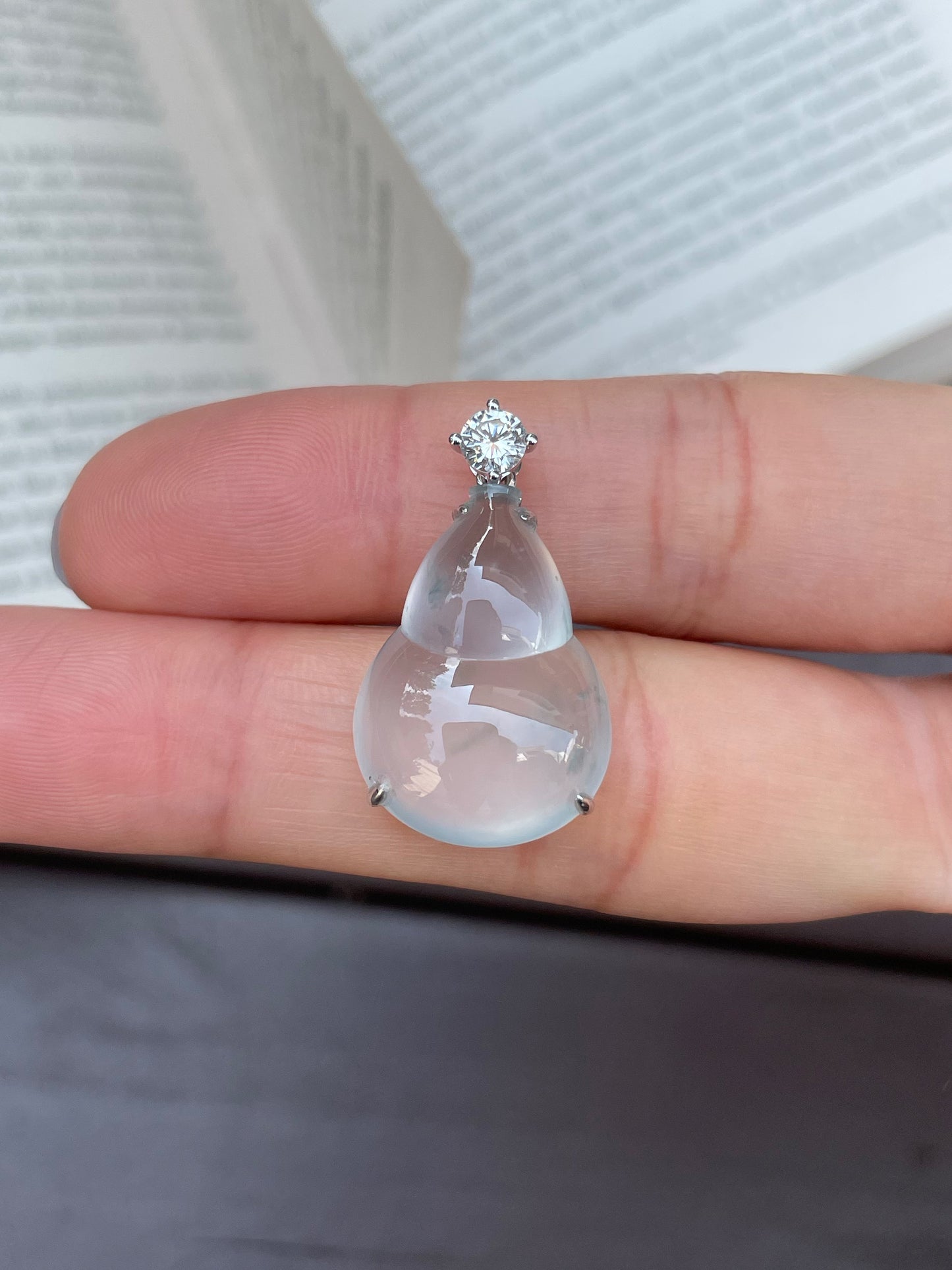 Glassy Jadeite Pendant - Hu Lu 葫芦 (NJP011)