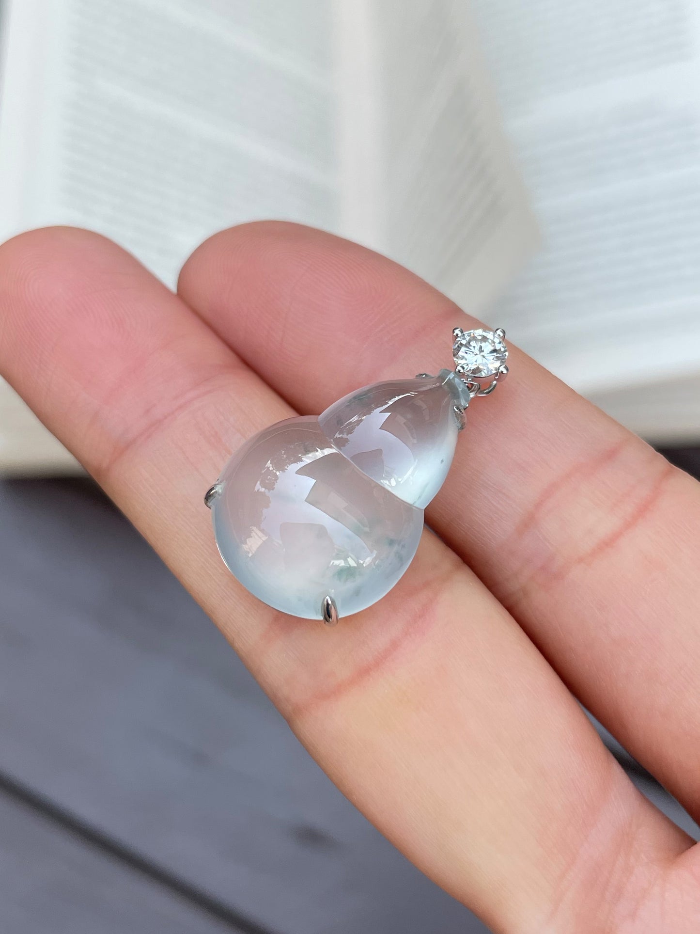Glassy Jadeite Pendant - Hu Lu 葫芦 (NJP011)