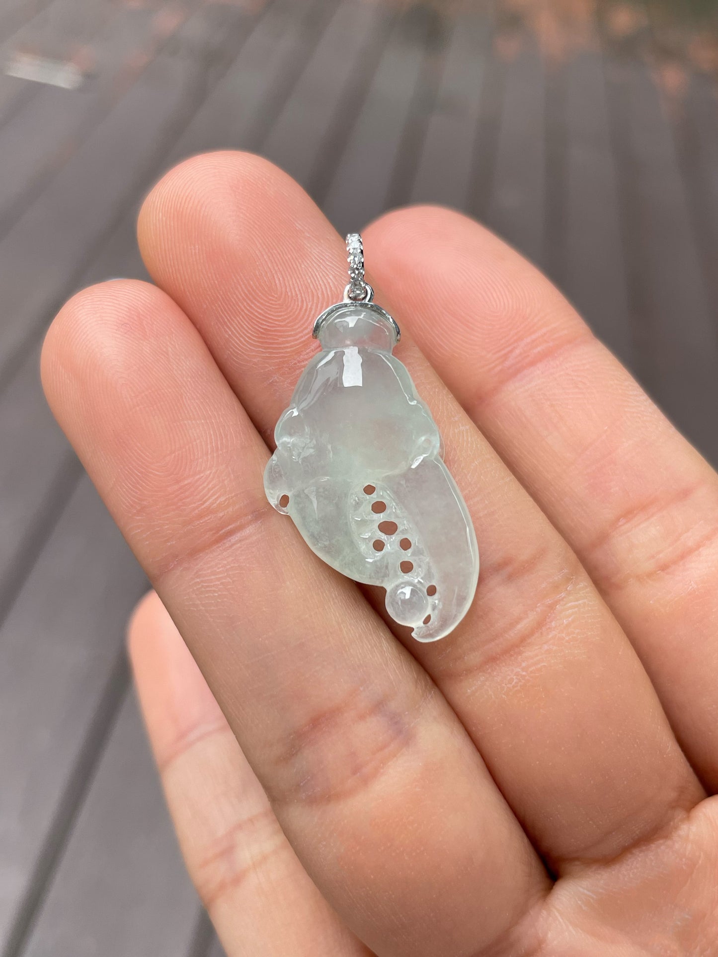 Icy Jade Pendant - Crab Claw (NJP041)