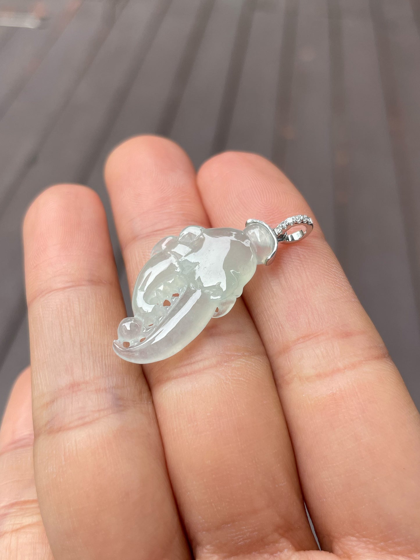 Icy Jade Pendant - Crab Claw (NJP041)