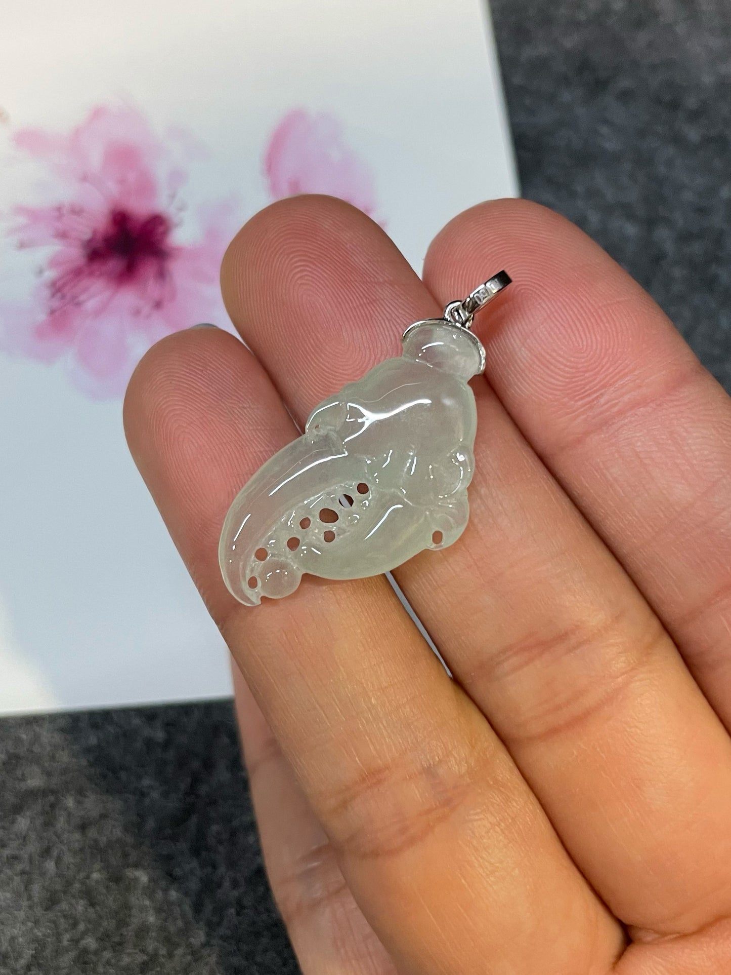 Icy Jade Pendant - Crab Claw (NJP041)