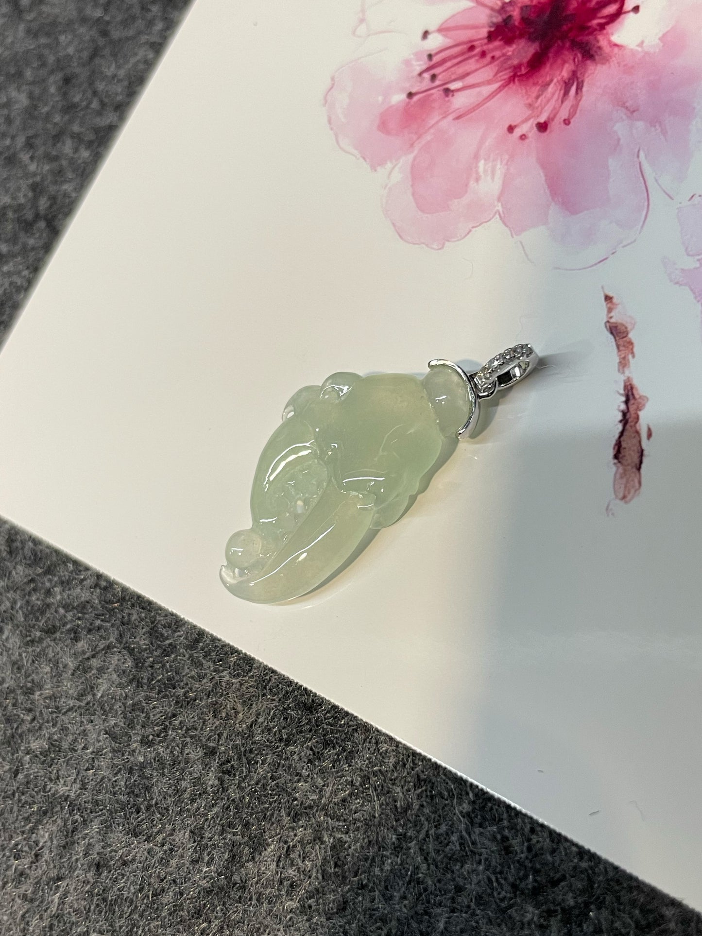 Icy Jade Pendant - Crab Claw (NJP041)
