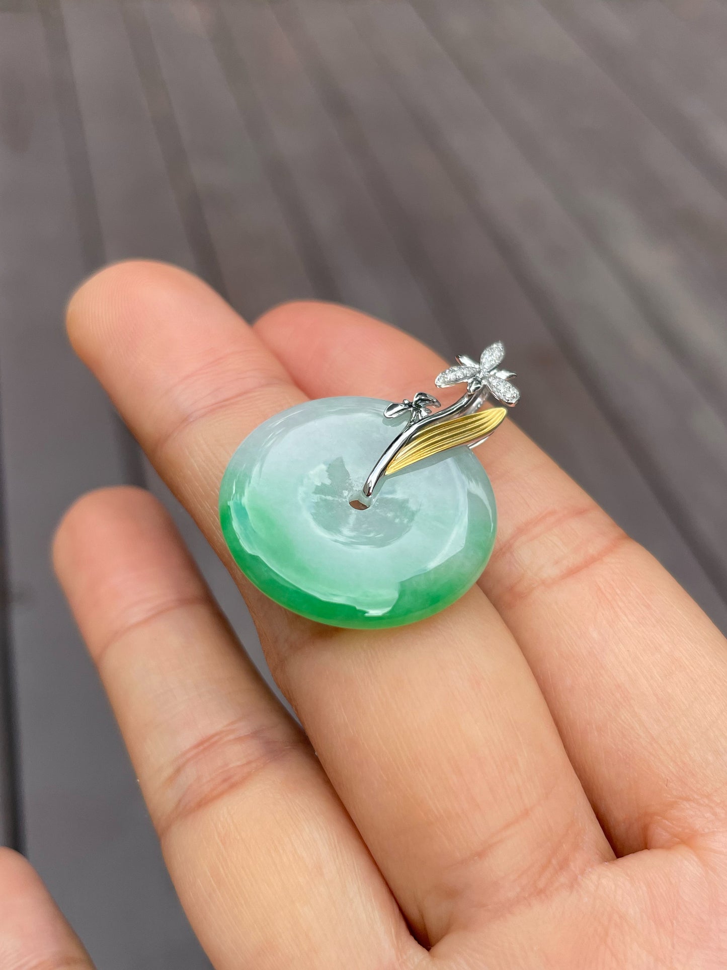 Green Jadeite Safety Coin Pendant - 平安扣 (NJP043)
