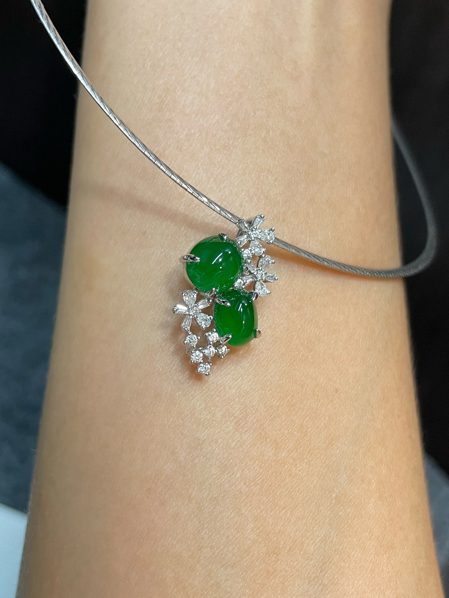 Green Cabochons Jadeite Pendant (NJP055)