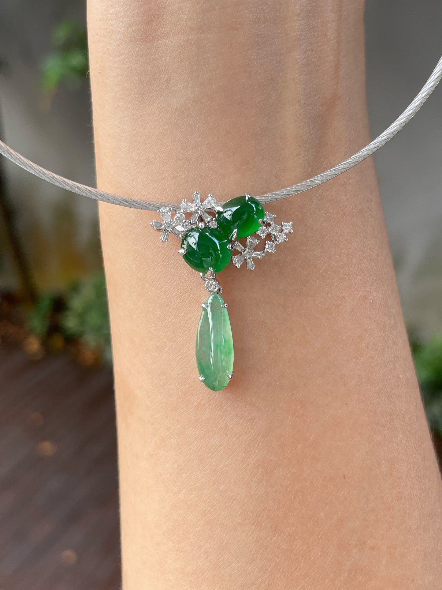 Green Cabochons Jadeite Pendant (NJP055)