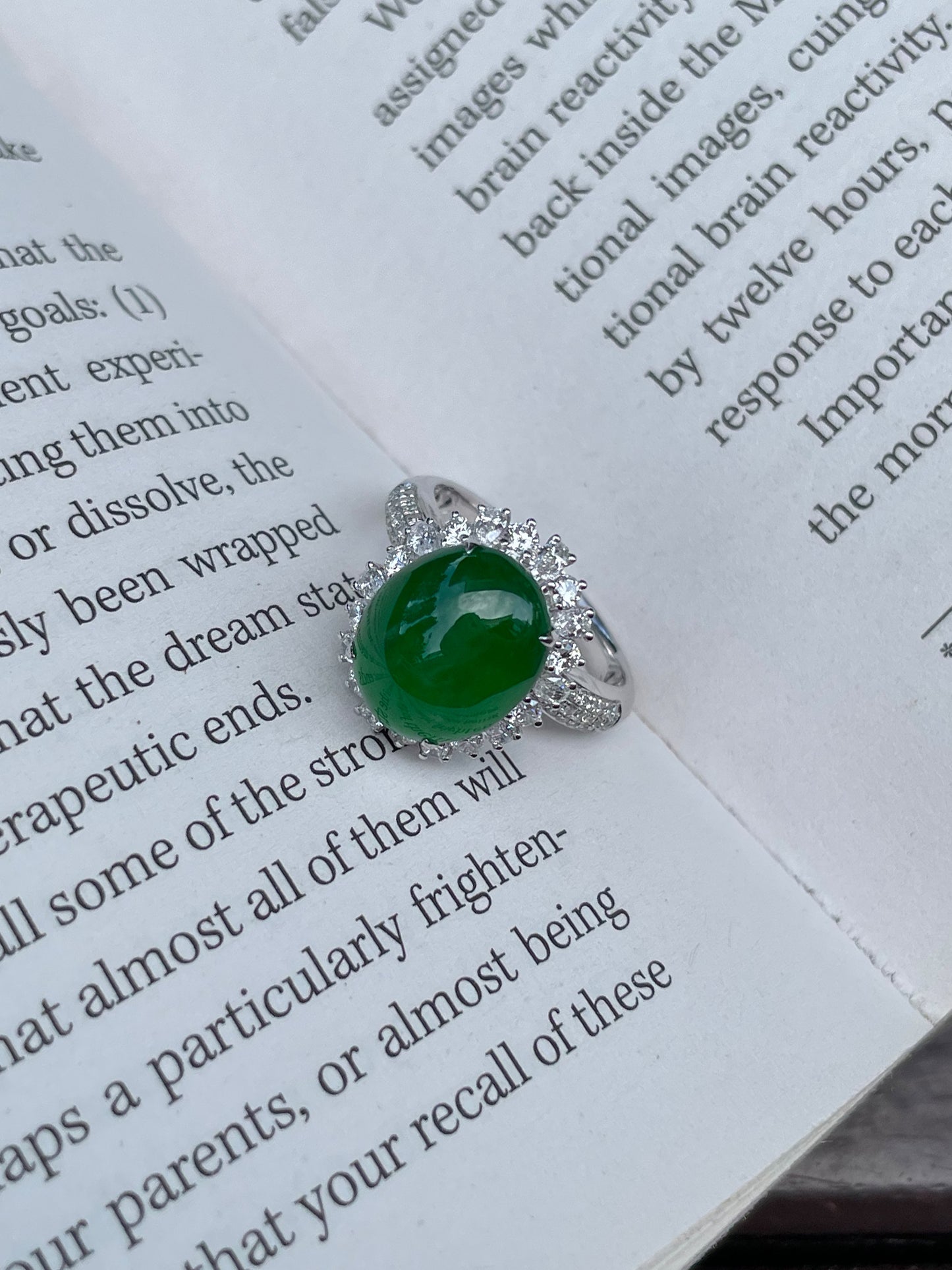 Green Jadeite Cabochon Ring (NJR016)