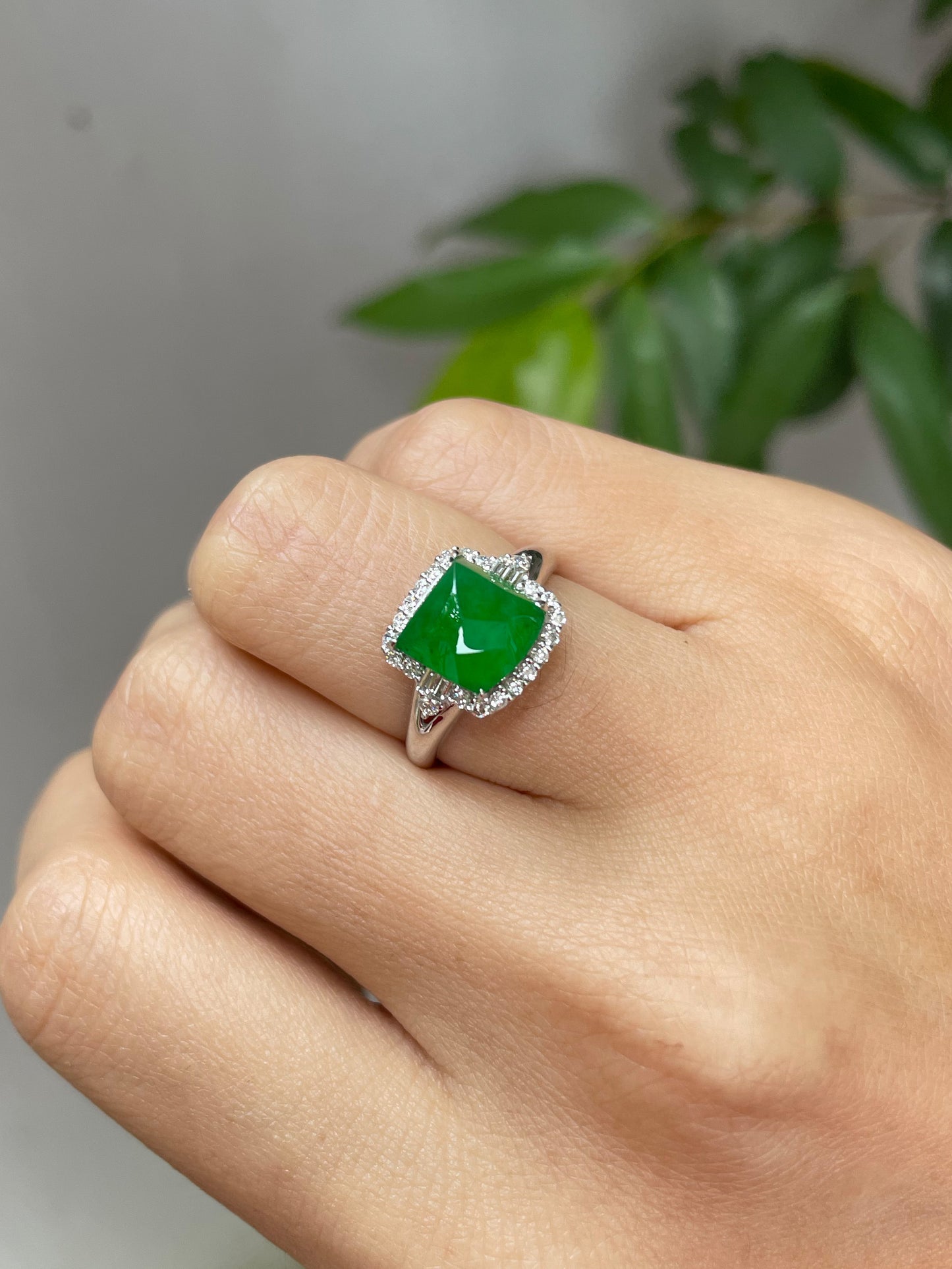 Green Jade Ring - Irregular Cutting (NJR031)