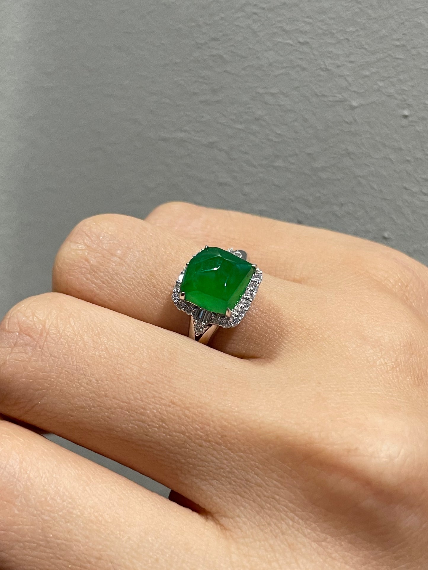 Green Jade Ring - Irregular Cutting (NJR031)