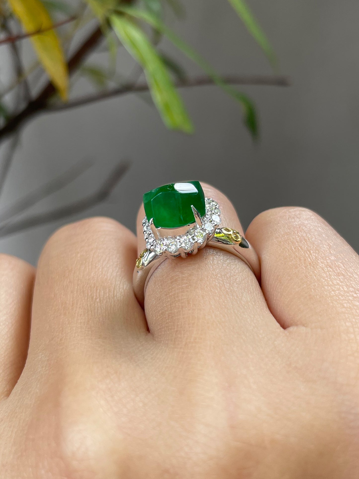 Green Jade Ring - Irregular Cutting (NJR045)