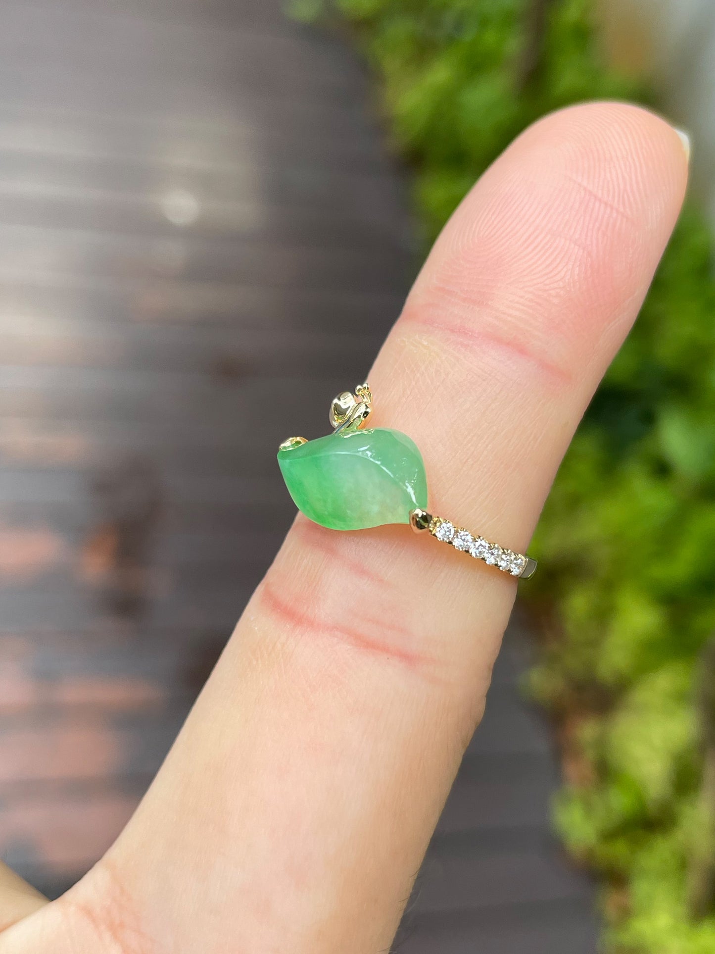 Light Green Jade Ring - Snail (NJR048)