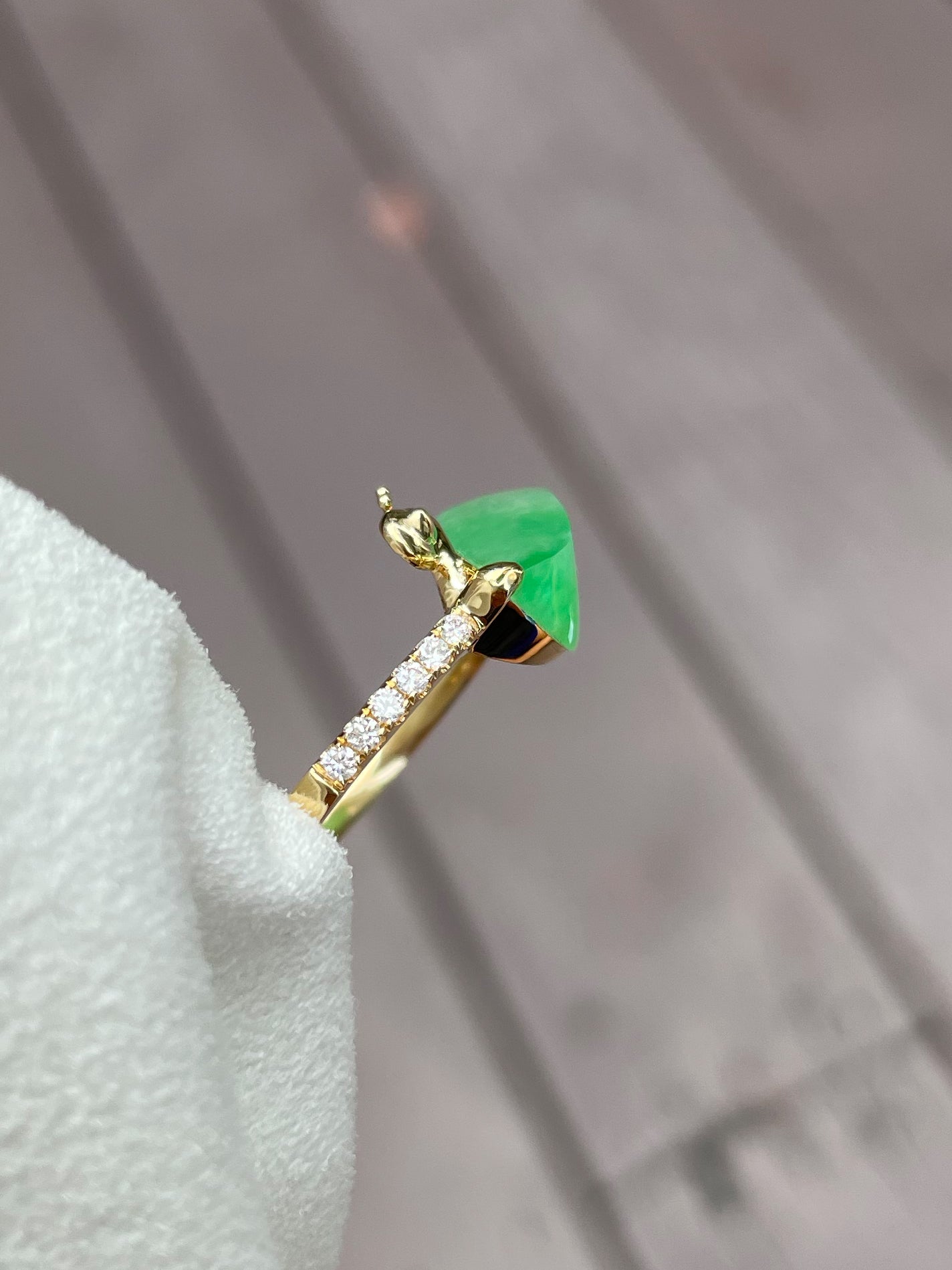 Light Green Jade Ring - Snail (NJR048)