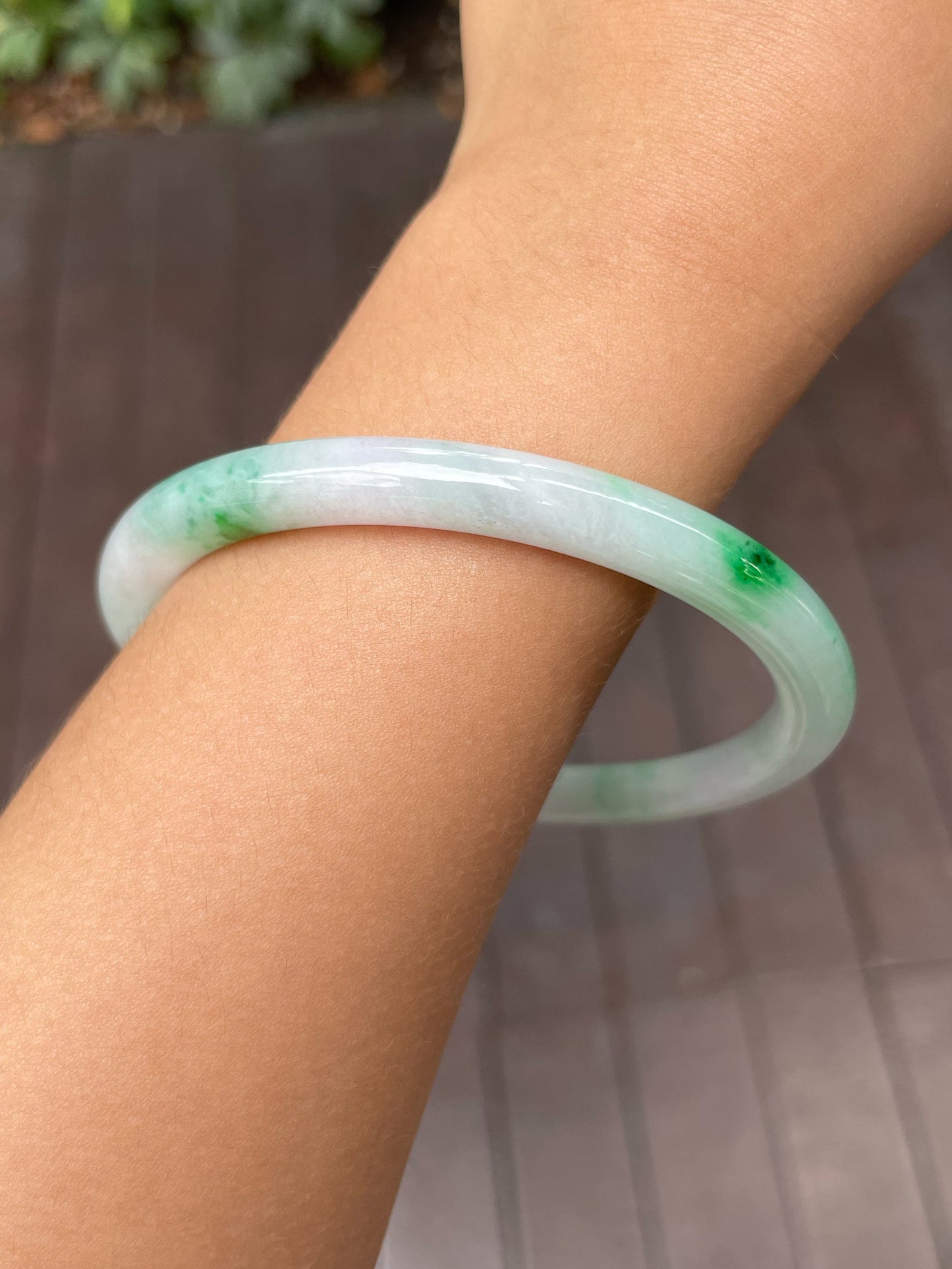 White with Green Jade Bangle | 60mm (NJBA102)