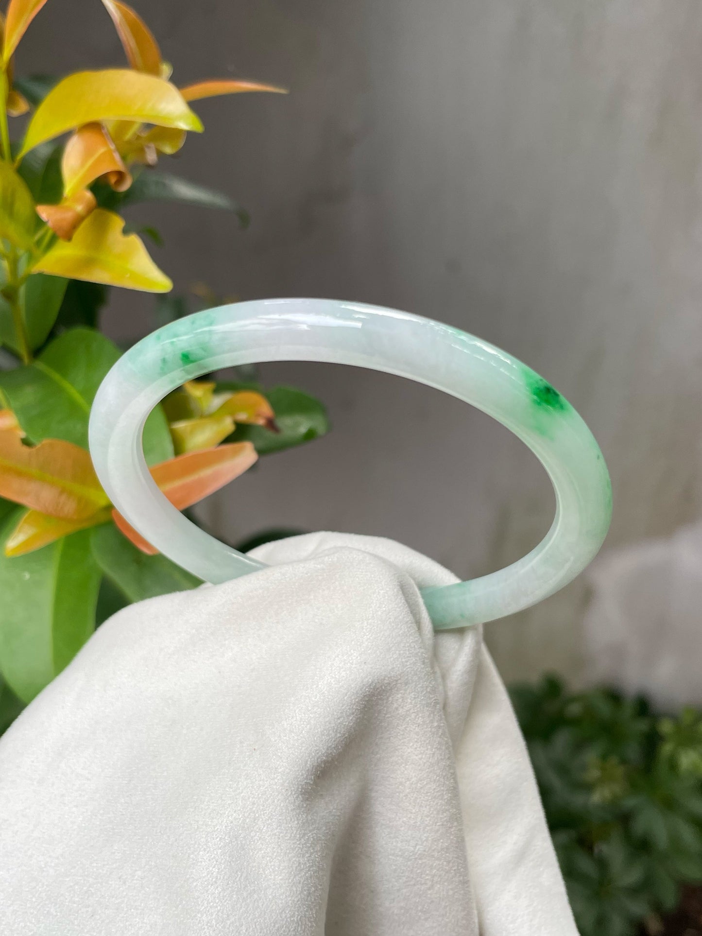 White with Green Jade Bangle | 60mm (NJBA102)