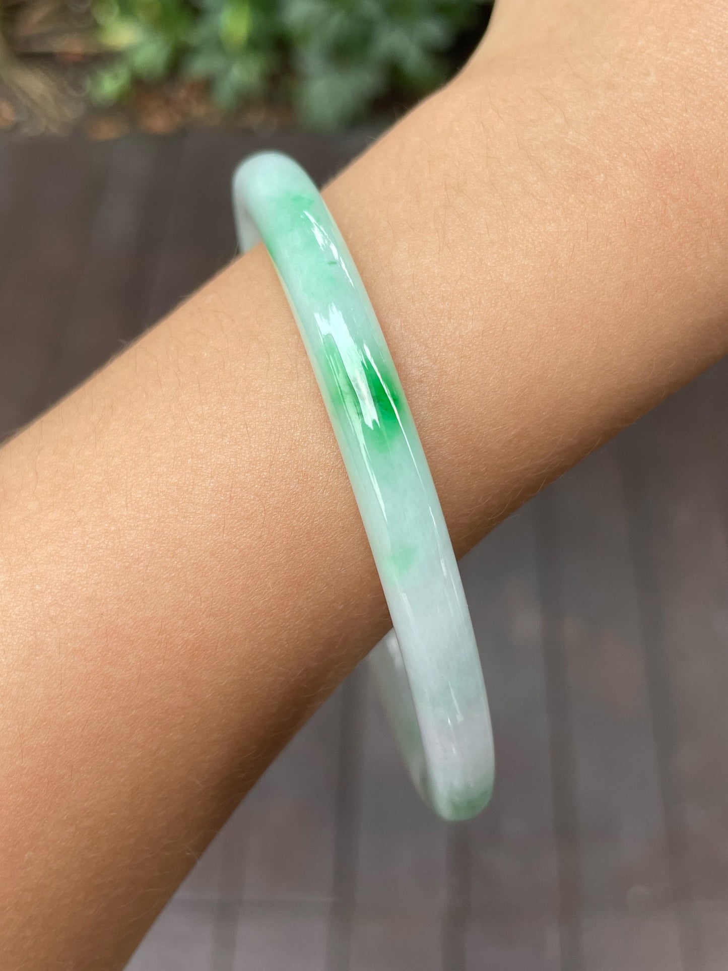 White with Green Jade Bangle | 60mm (NJBA102)