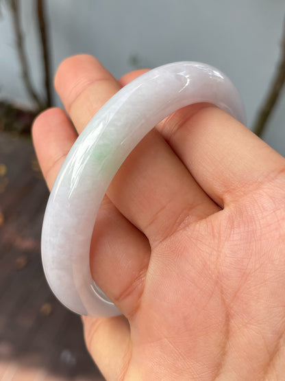 White With Green Jadeite Bangle | 61mm (NJBA139)