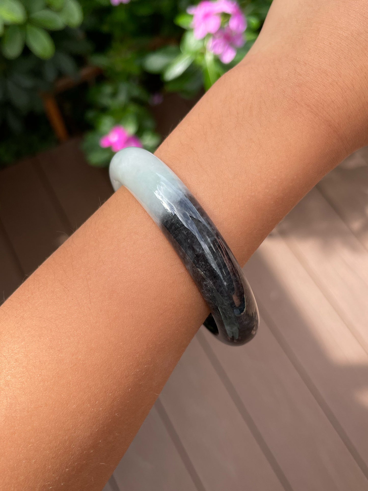 White With Black Jade Bangle | 53mm (NJBA187)