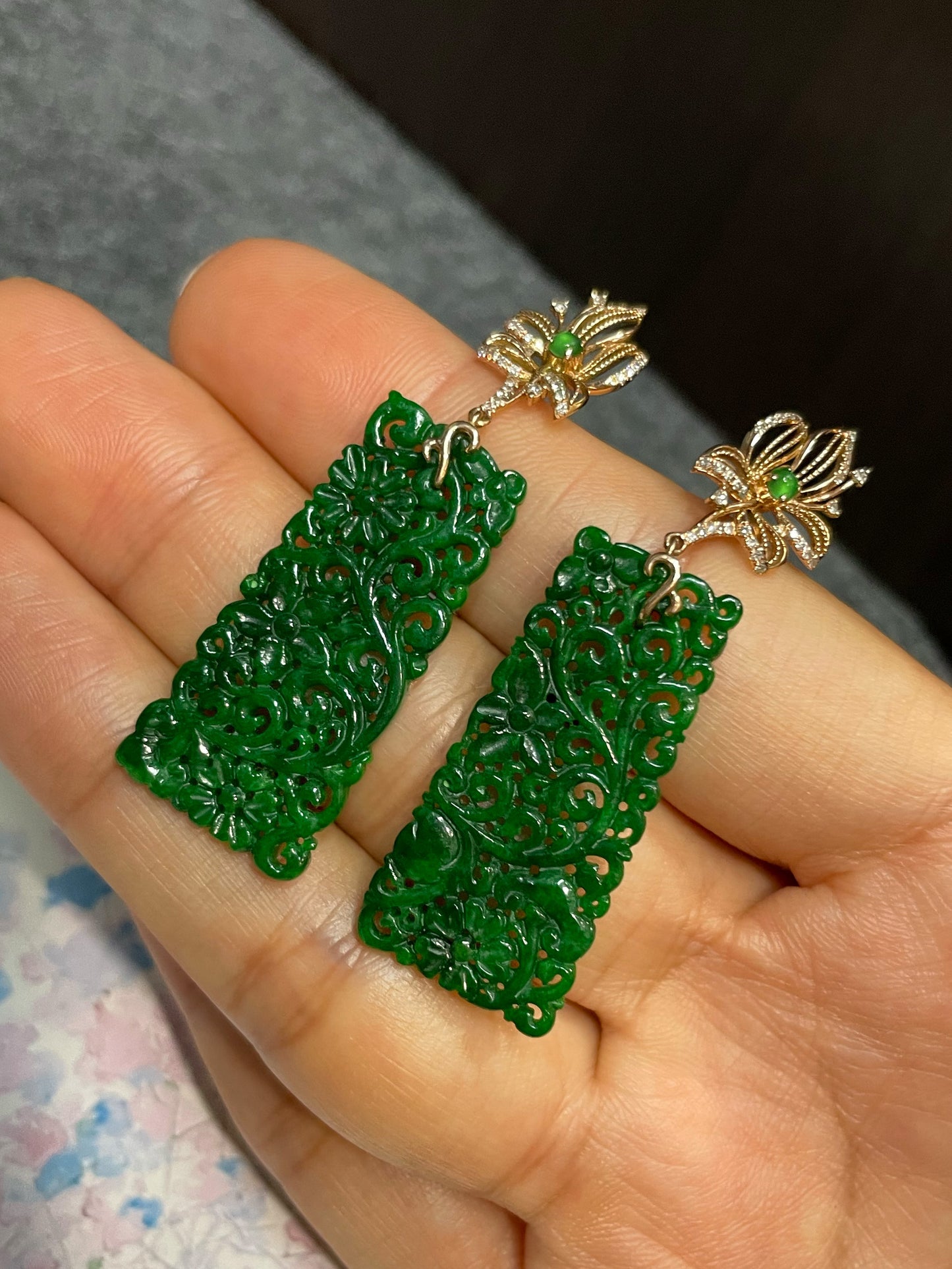 Green Jadeite Carved Earrings (NJE178)