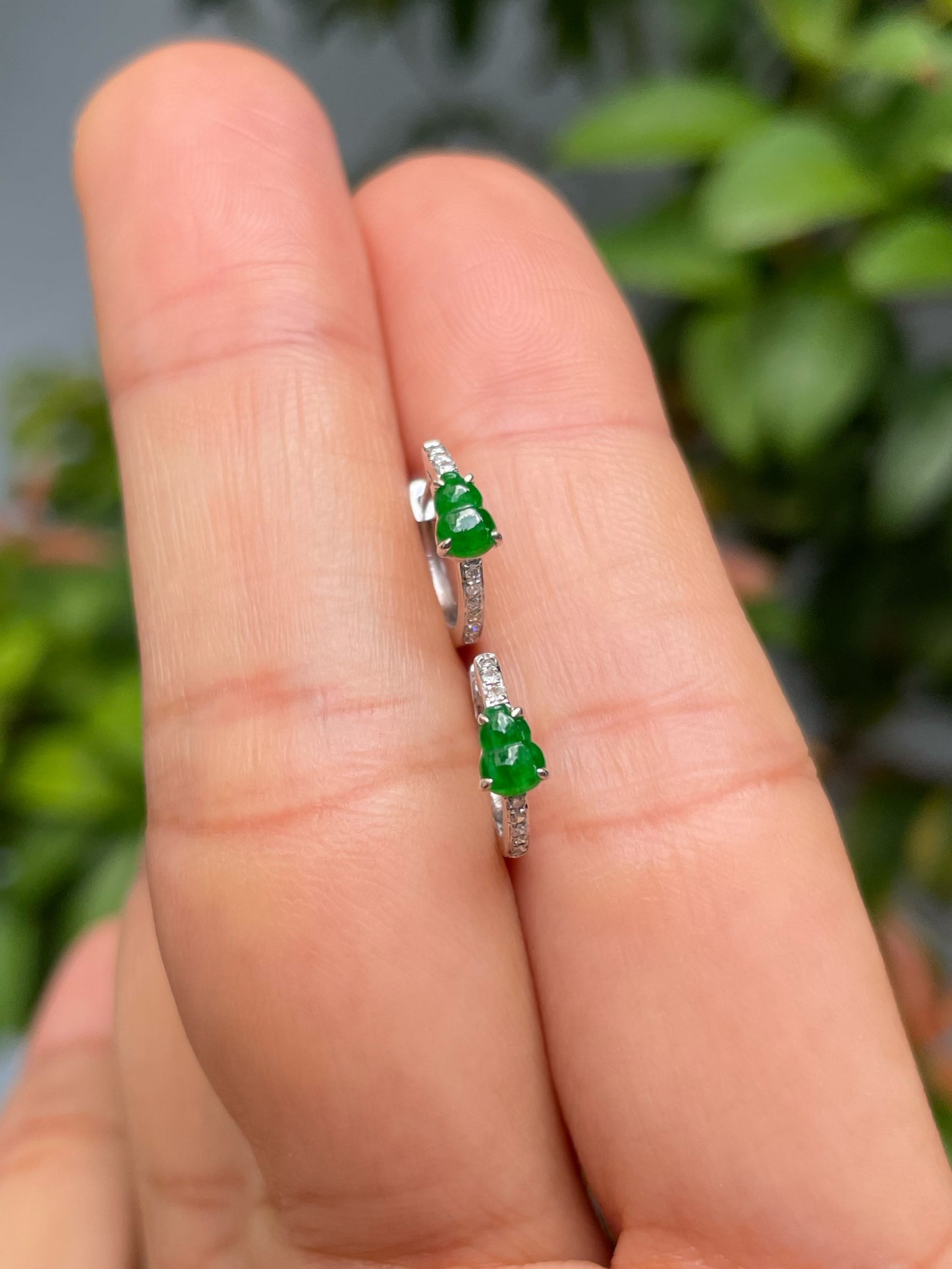 Green Jadeite Earrings - Hu Lu (NJE193)