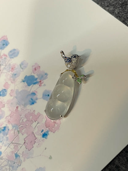 Glassy Jadeite Pendant - Peapod (NJP089)