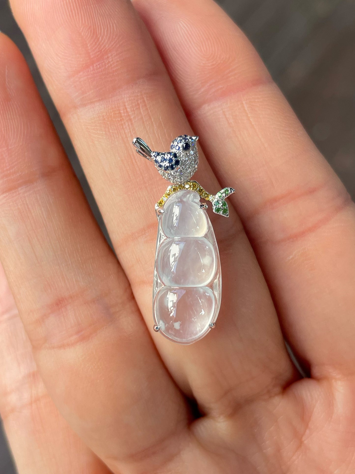 Glassy Jadeite Pendant - Peapod (NJP089)