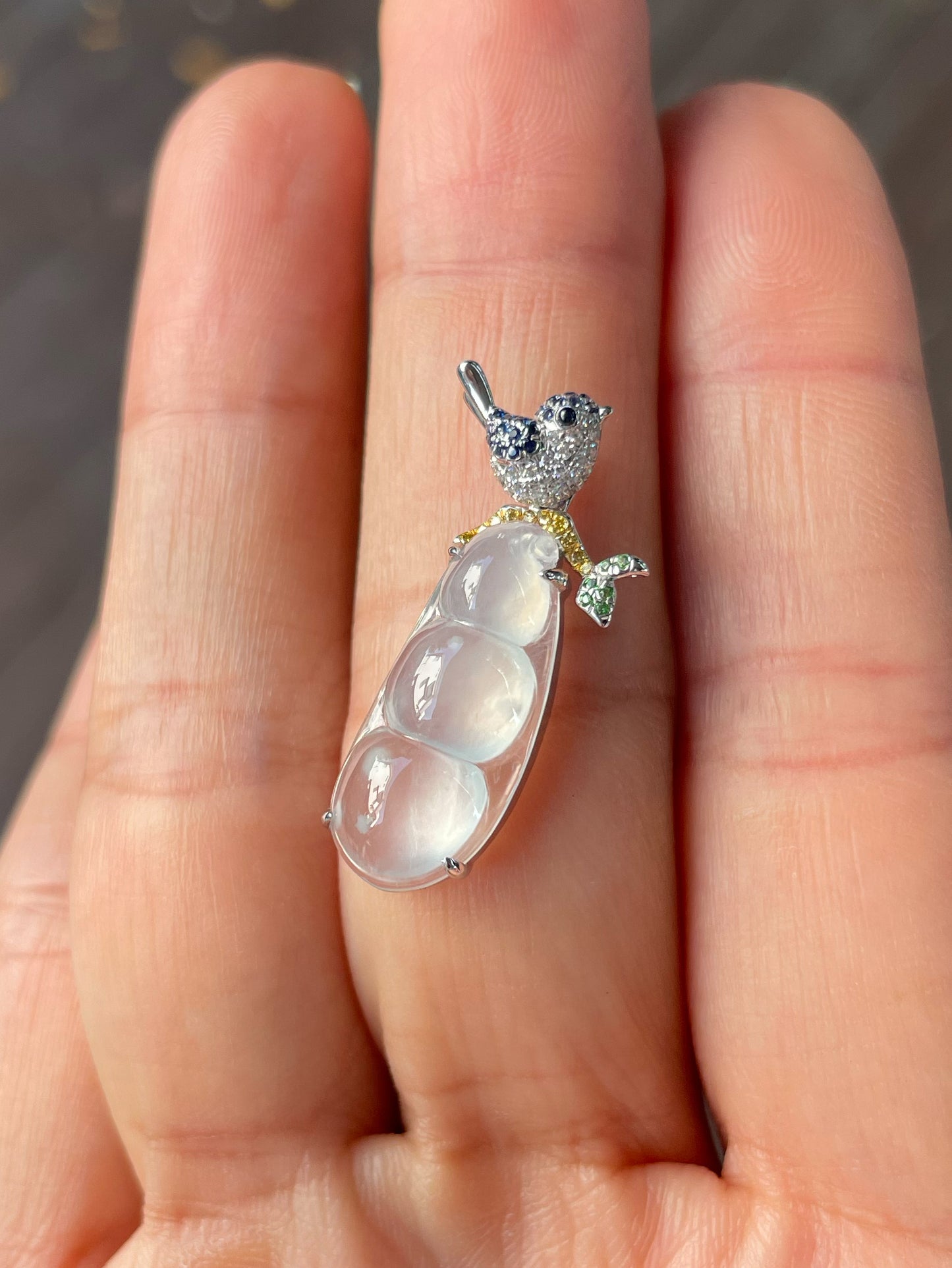 Glassy Jadeite Pendant - Peapod (NJP089)