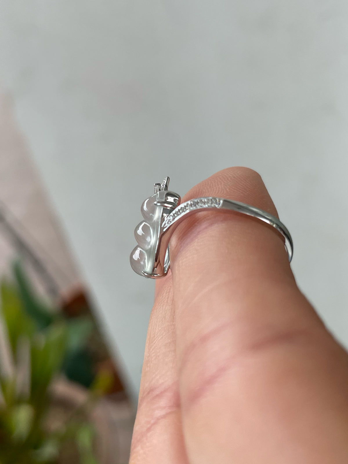 Glassy Jadeite Ring - Peapod (NJR380)