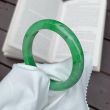 Load and play video in Gallery viewer, Green Jadeite Bangle | 53mm (NJBA001)
