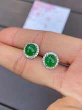 Load image into Gallery viewer, Green Cabochon Jadeite Earrings (NJE013)
