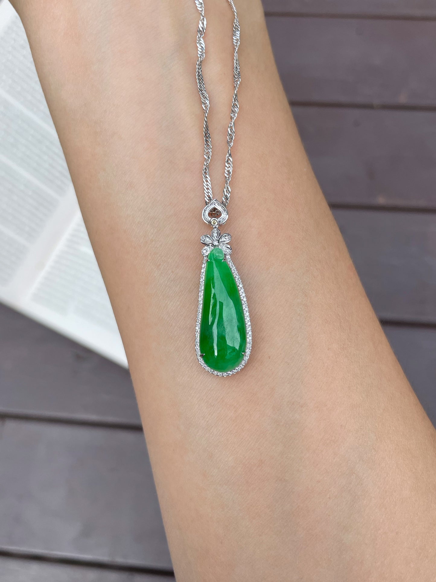 Green Jadeite Pendant (NJP003)