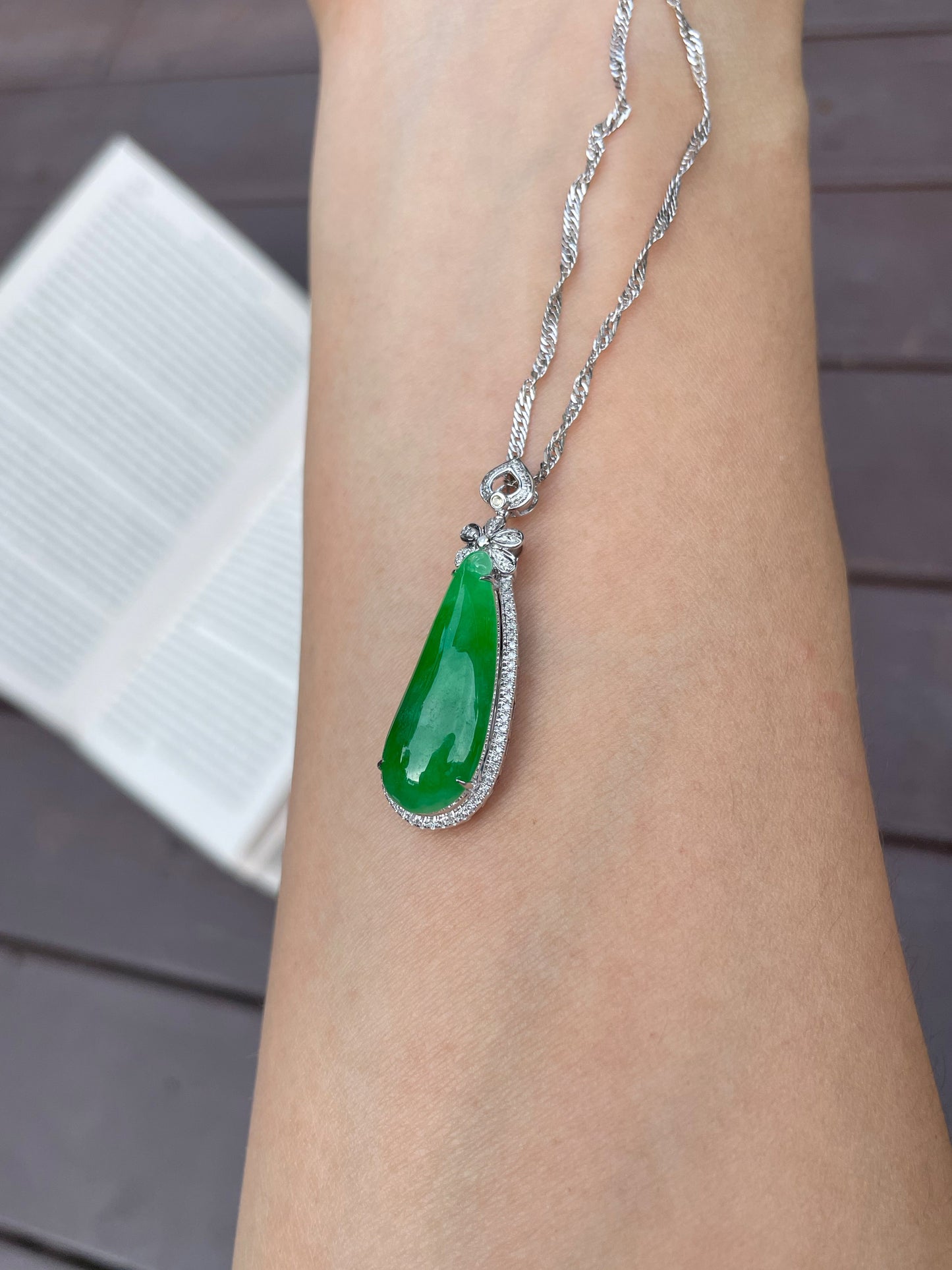 Green Jadeite Pendant (NJP003)