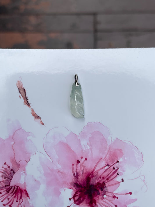 Icy Jade Pendant - Crab Claw (NJP033)