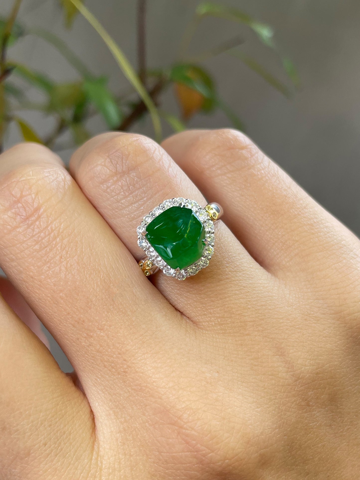 Green Jade Ring - Irregular Cutting (NJR045)